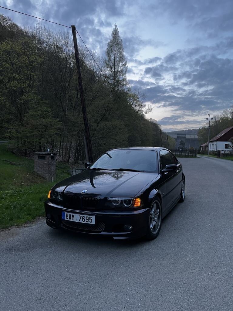 Poptávám odtah vozu BMW E46 coupe automat z Prahy do Písku.